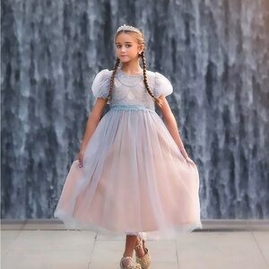 Never worn beautiful holiday dress size 6